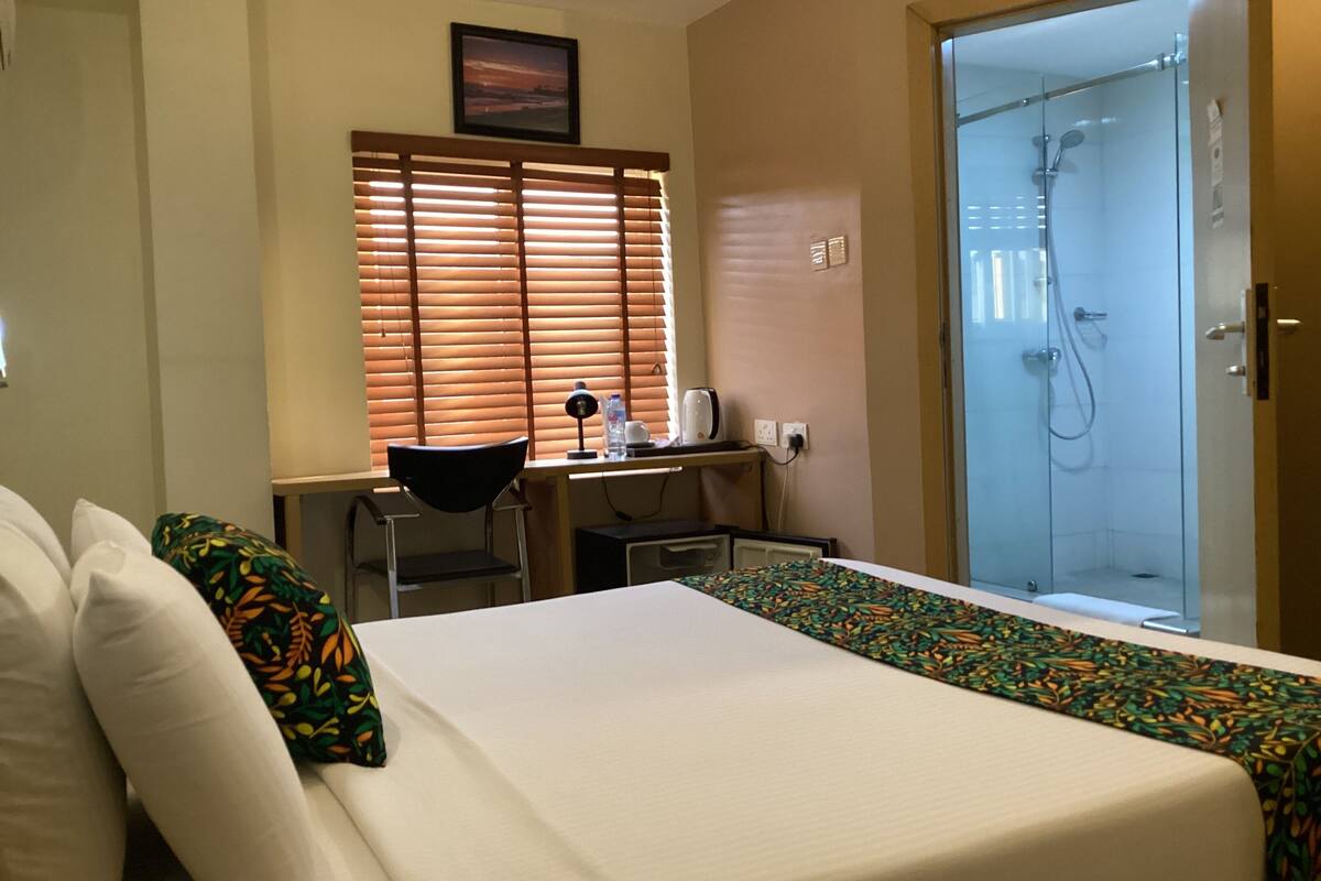 executive room | desk, free wifi