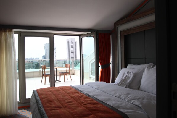 Minibar, Zimmersafe, Schreibtisch, schallisolierte Zimmer