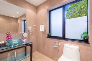 Villa 4 Bedroom Private Pool and Garden | 미니바, 객실 내 금고, 책상, 무료 유아용 침대