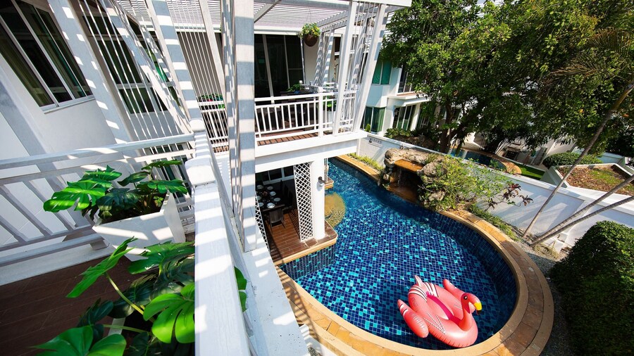 PARADISE Pool Villa Pattaya in Tropicana Village