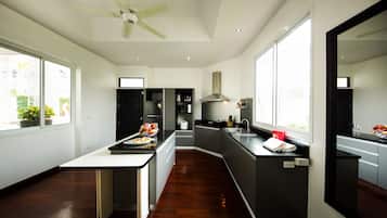 Family Villa, 6 Bedrooms, Private Pool, Pool View | Private kitchen | Fridge, microwave, oven, stovetop