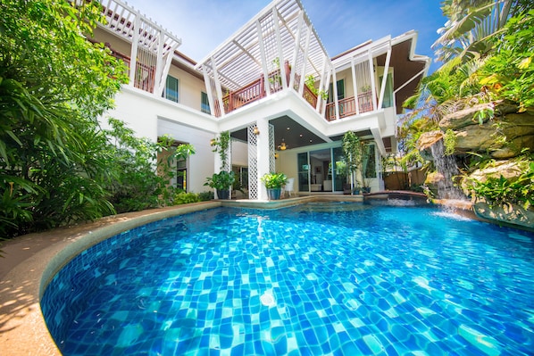View from property - PARADISE Pool Villa Pattaya in Tropicana Village (Pattaya)