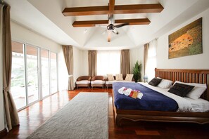 Villa familiale, 6 chambres, piscine privée, vue sur la piscine | 6 chambres, coffre-fort, décor unique, ameublement unique