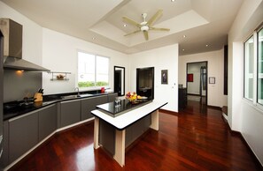 Family Villa, 6 Bedrooms, Private Pool, Pool View | Private kitchen | Fridge, microwave, oven, stovetop - PARADISE Pool Villa Pattaya in Tropicana Village (Pattaya)