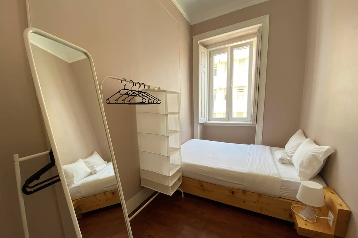 Einzelzimmer, 1 Einzelbett, Nichtraucher, Gemeinschaftsbad | Daunenbettdecken, Bügeleisen/Bügelbrett, kostenloses WLAN, Bettwäsche