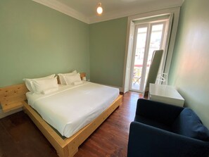 Tweepersoonskamer, 1 kingsize bed, niet-roken, gedeelde badkamer (2) | Donzen dekbedden, een strijkplank/strijkijzer, gratis wifi, beddengoed