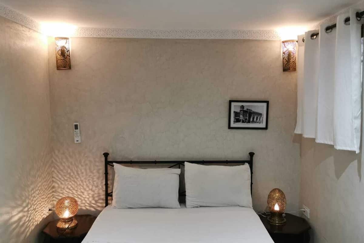 Habitación estándar doble (Ambre) | Ropa de cama de alta calidad, caja fuerte, decoración individual