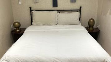 Habitación estándar doble (Ambre) | Ropa de cama de alta calidad, caja fuerte, decoración individual