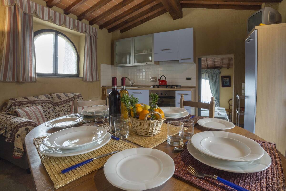 Basic Apartment, 2 Bedrooms | In-room dining