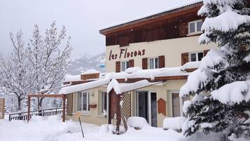 Fachada de la propiedad