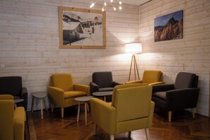 Flat-screen TV - Hôtel Les Flocons (Enchastrayes)
