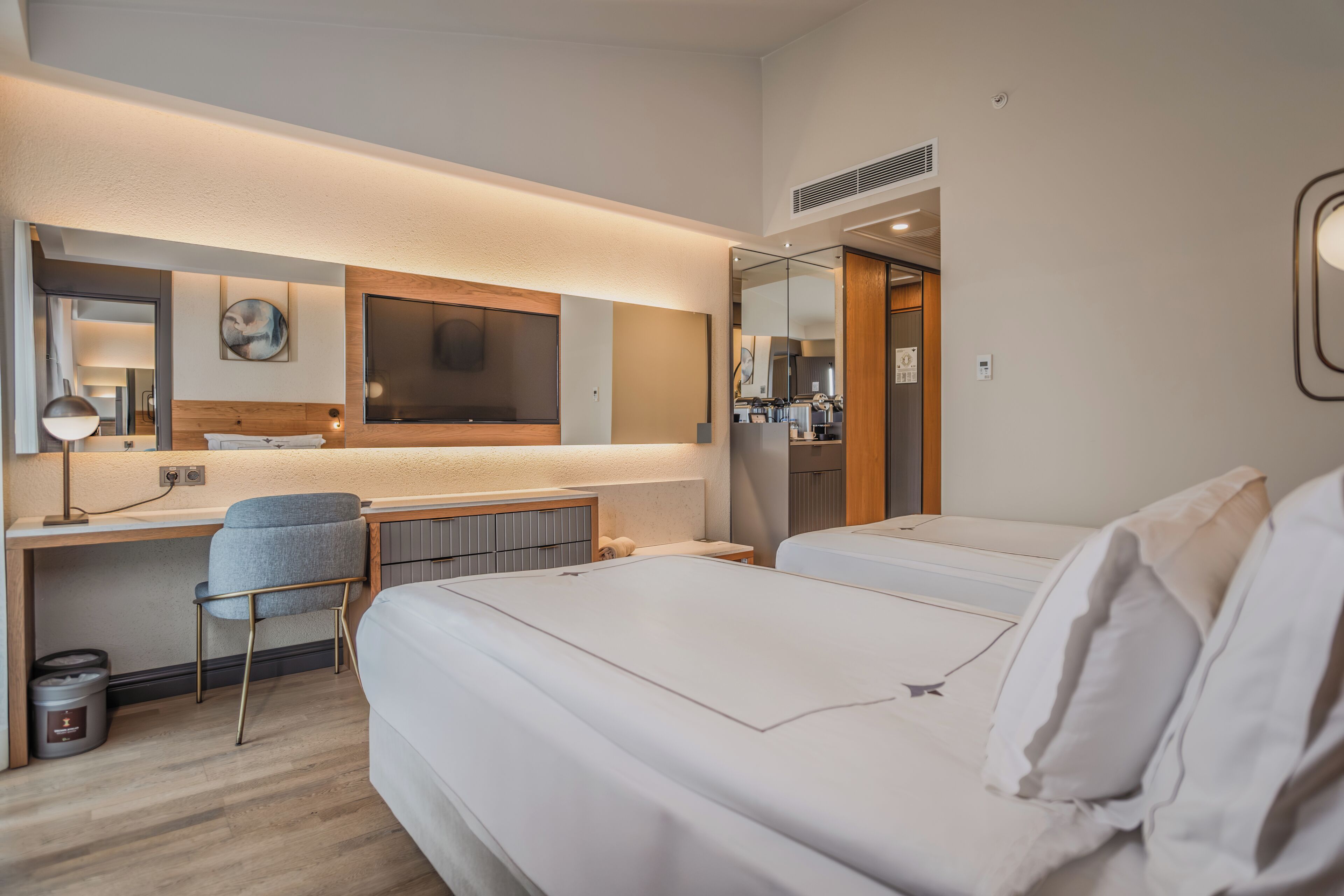 Superior Family Room 2 Bedroom