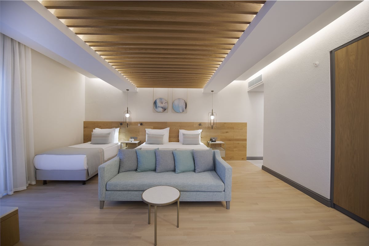 Superior Corner Room | 1 bedroom, free minibar, in-room safe, individually decorated