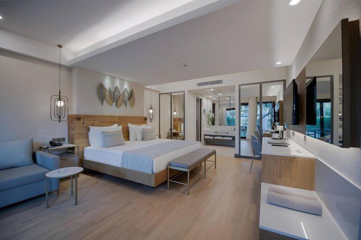 Deluxe Room with Private Garden | ミニバー (無料)、セーフティボックス (室内)、デスク、ノートパソコン用作業スペース
