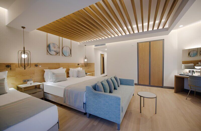 Superior Corner Room | Free minibar, in-room safe, desk, laptop workspace