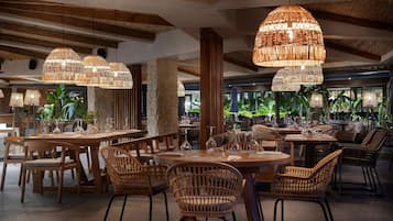 Breakfast, lunch and dinner served