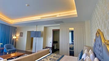 Junior Suite, 1 King Bed with Sofa bed, City View | 1 bedroom, minibar, in-room safe, desk