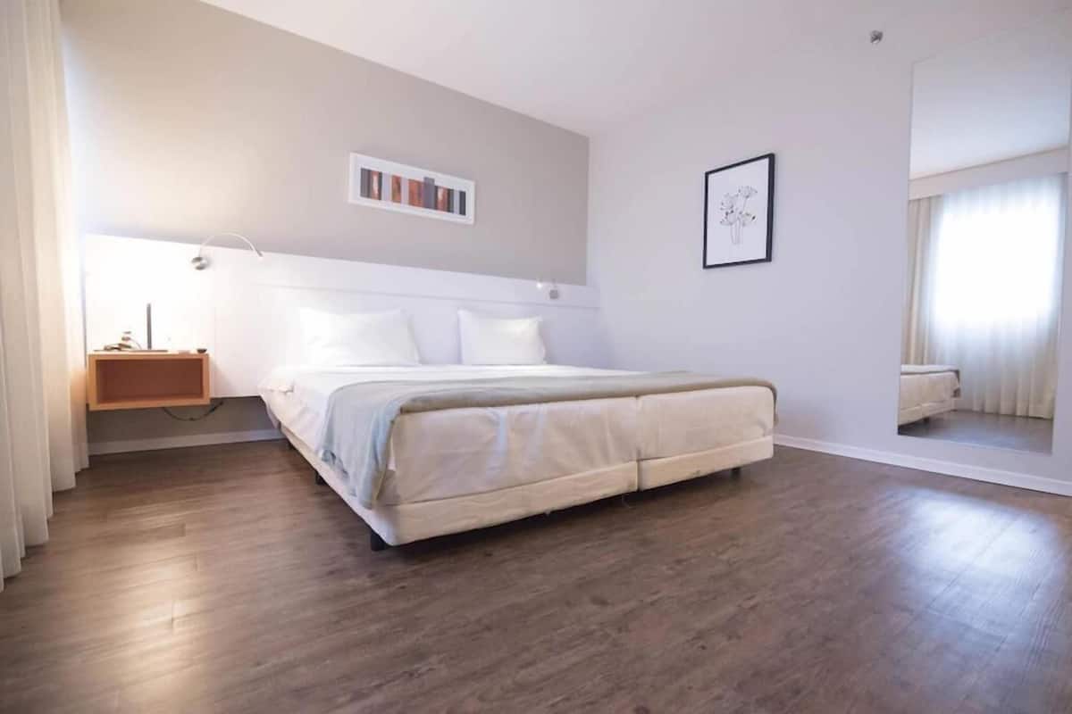 1 bedroom, minibar, in-room safe, desk