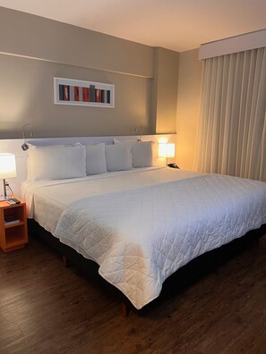 Luxo Superior Casal - 1 Cama Queen | Minibar, in-room safe, desk, blackout drapes - Intercity BH Expo (Belo Horizonte)