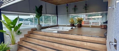 Suíte Master Casal - 1 Cama King | 迷你吧、客房内保险箱、办公桌、遮光窗帘