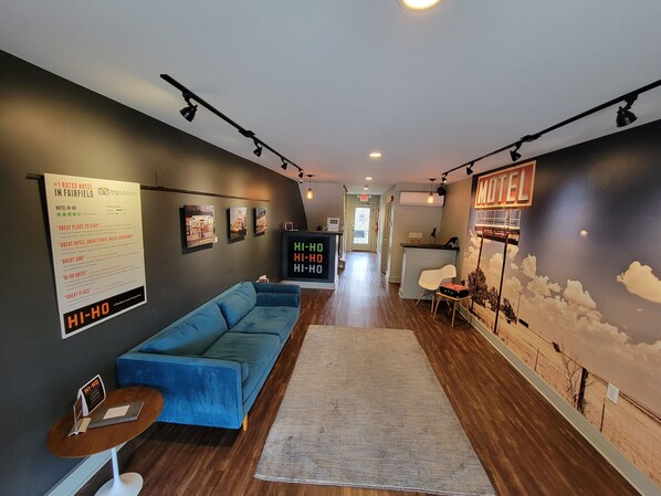 Reception - Hotel Hi-Ho - Contactless Check-In (Fairfield)