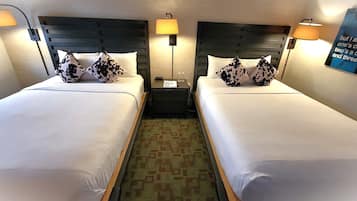 Chambre Deluxe, 2 grands lits | Fer et planche à repasser, Wi-Fi gratuit, draps fournis