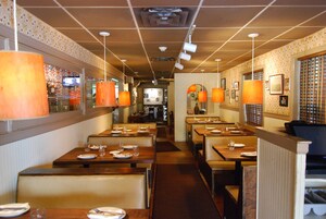 Serviço de almoço, culinária espanhola, restaurante ao ar livre 