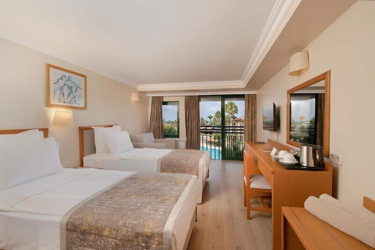 Standard Room, Sea View | Premium bedding, minibar, in-room safe, WiFi (free)