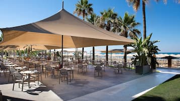 2 restaurants servant le petit déjeuner