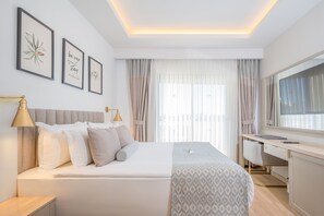 Suite Room Land View | أغطية فراش متميزة وميني بار وخزنة داخل الغرفة وواي فاي مجانًا
