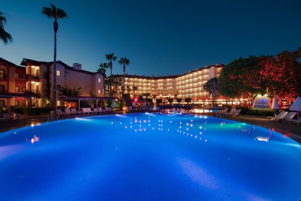 2 outdoor pools, pool umbrellas, sun loungers