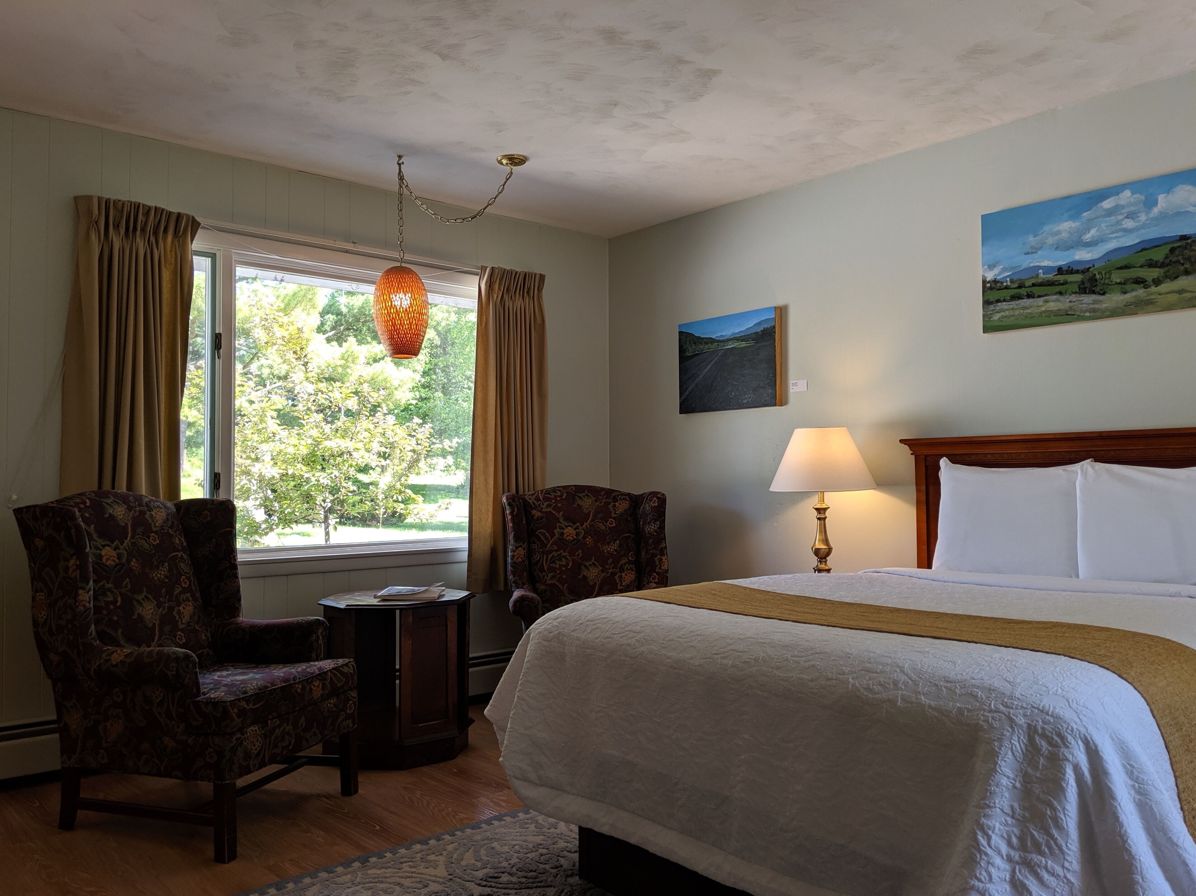 Deluxe Room, 1 Queen Bed | Individually decorated, iron/ironing board, free WiFi, bed sheets