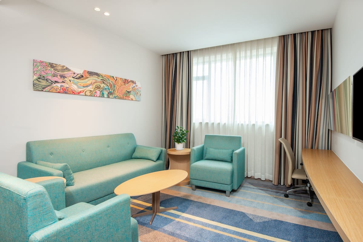1 bedroom, in-room safe, desk, iron/ironing board