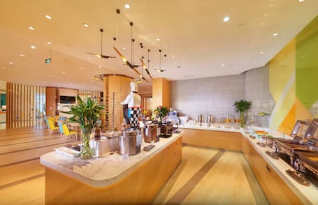 Free daily buffet breakfast . Holiday Inn Express Shanghai Zhenping by IHG