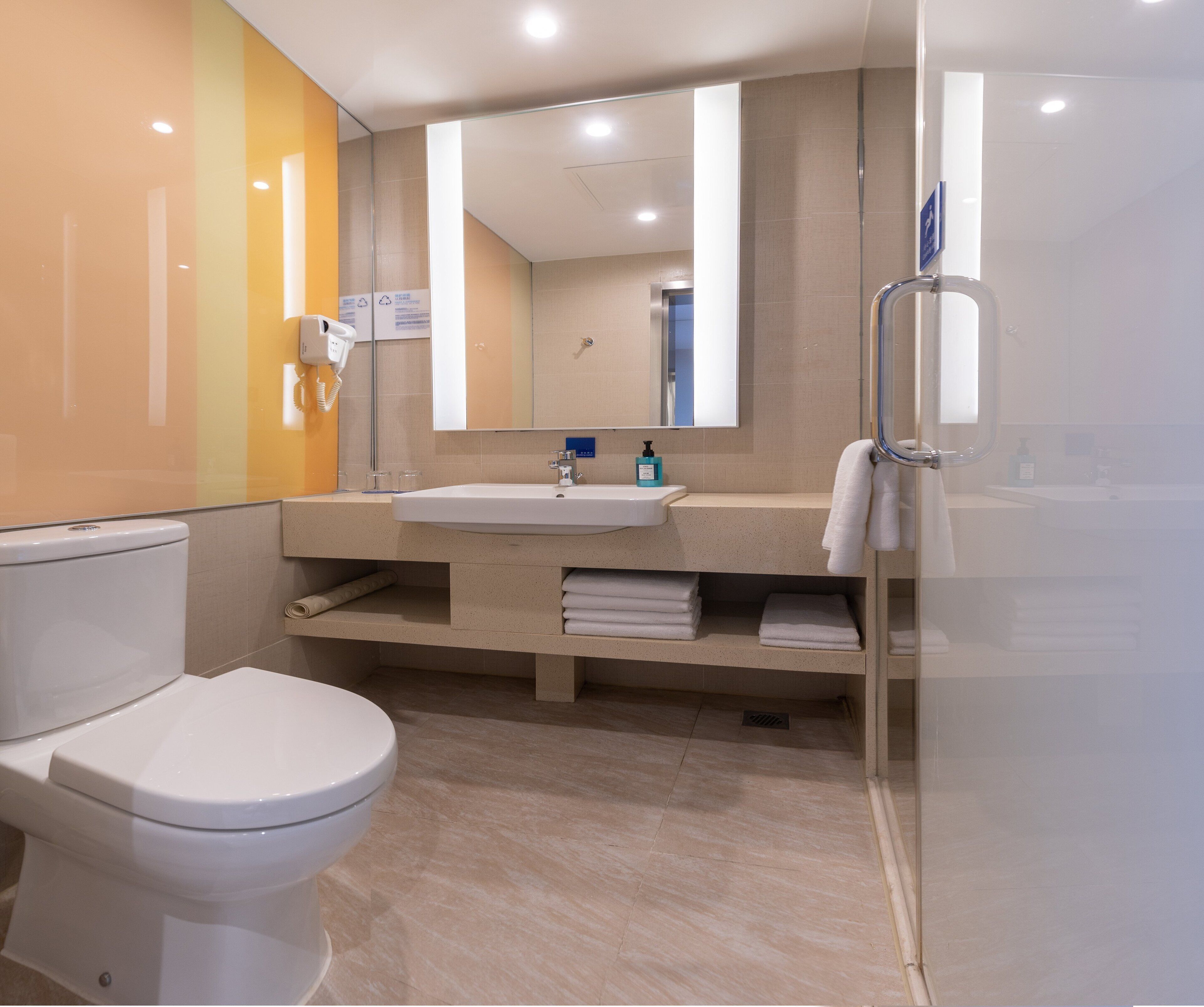 Foto - Holiday Inn Express Shanghai Zhenping by IHG