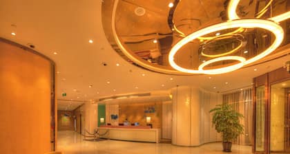 Holiday Inn Express Shanghai Zhenping by IHG