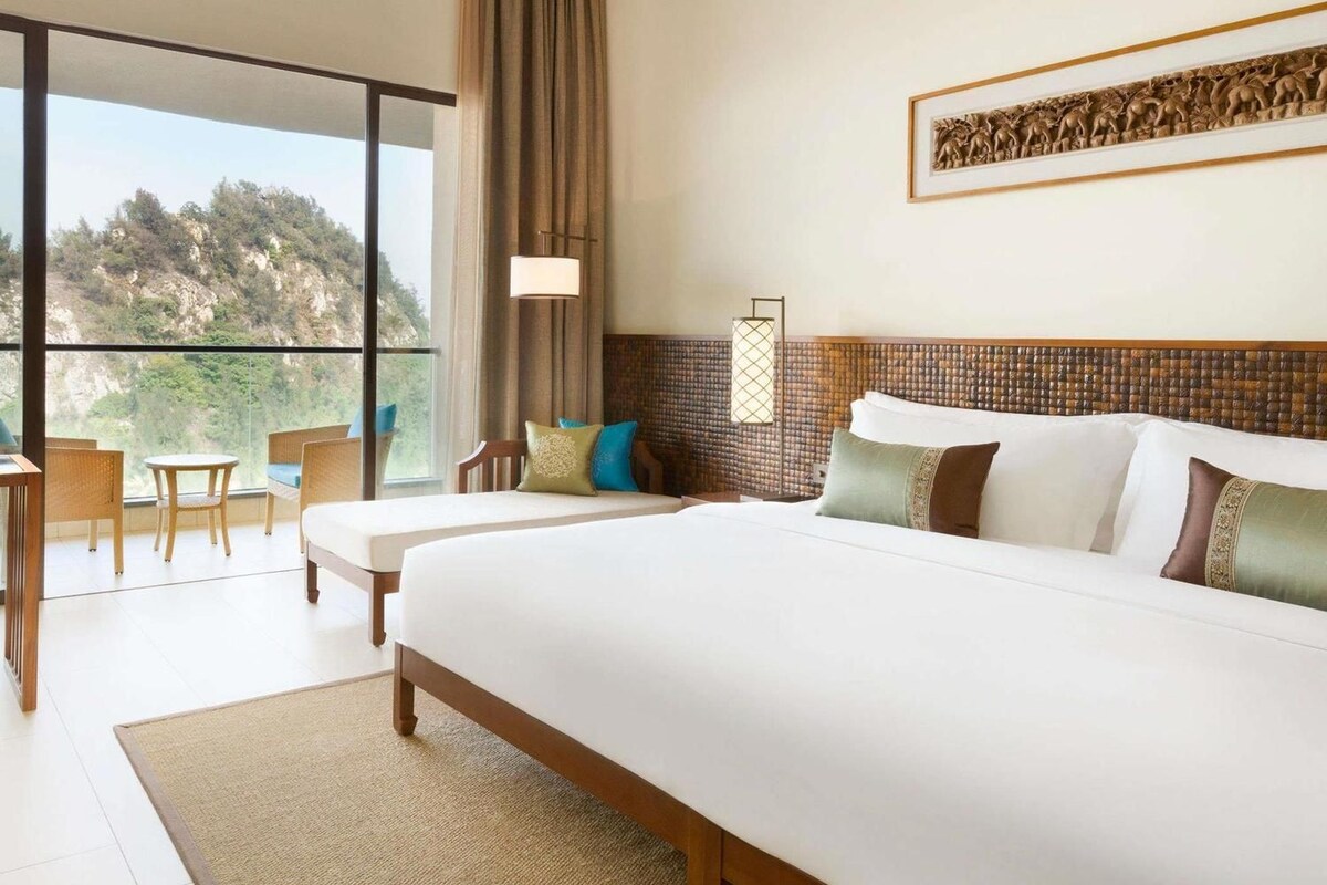 Premium bedding, minibar, in-room safe, desk