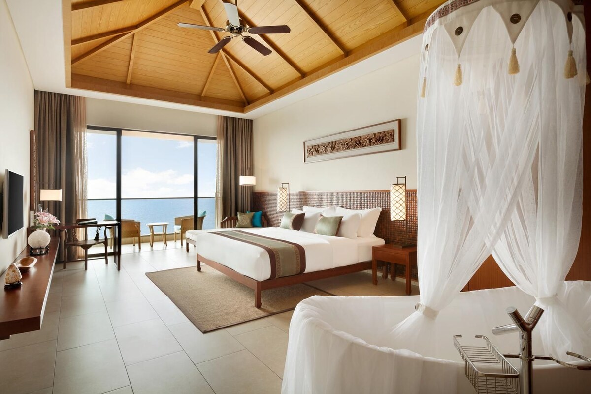 Premium bedding, minibar, in-room safe, desk