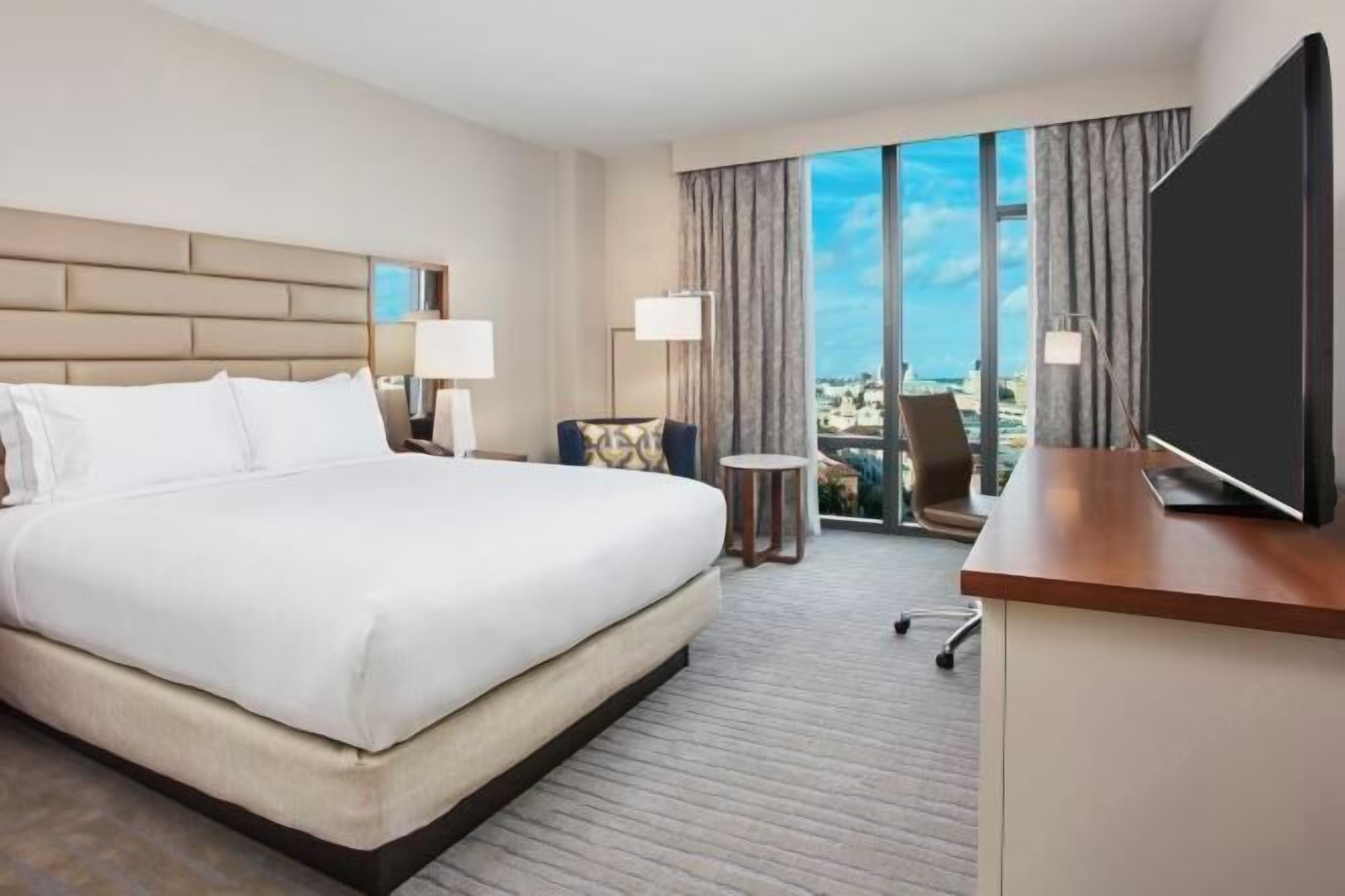 Premium bedding, in-room safe, desk, blackout drapes