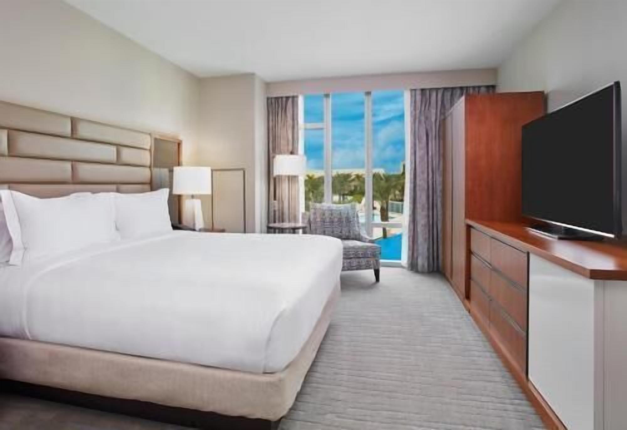 Premium bedding, in-room safe, desk, blackout curtains