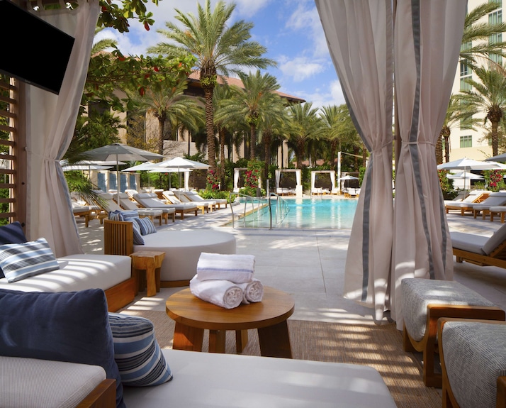 Hilton West Palm Beach Reviews, Deals & Photos 2026 - Expedia Hilton West Palm Beach Reviews, Deals & Photos 2026 - Expedia