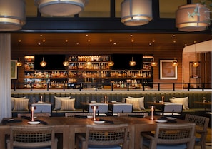 3 restaurants; breakfast, lunch, and dinner served