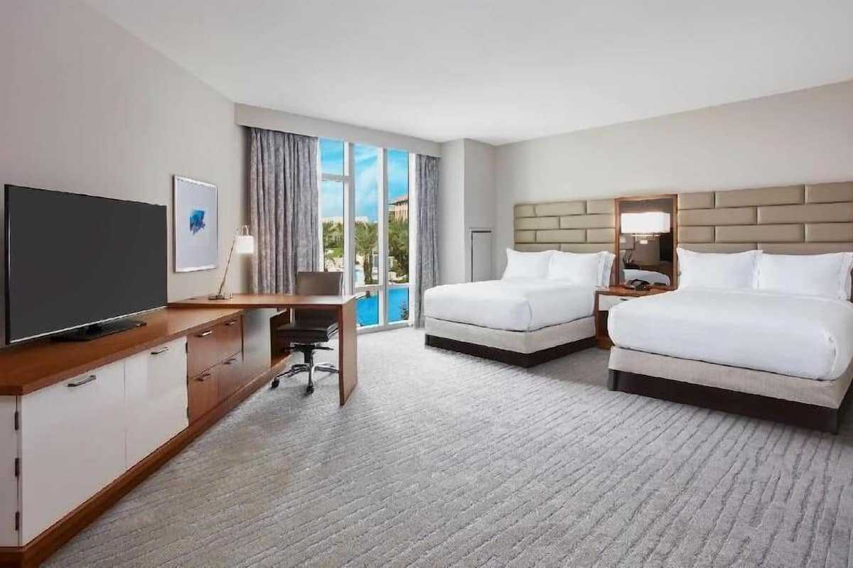 Premium bedding, in-room safe, desk, blackout drapes