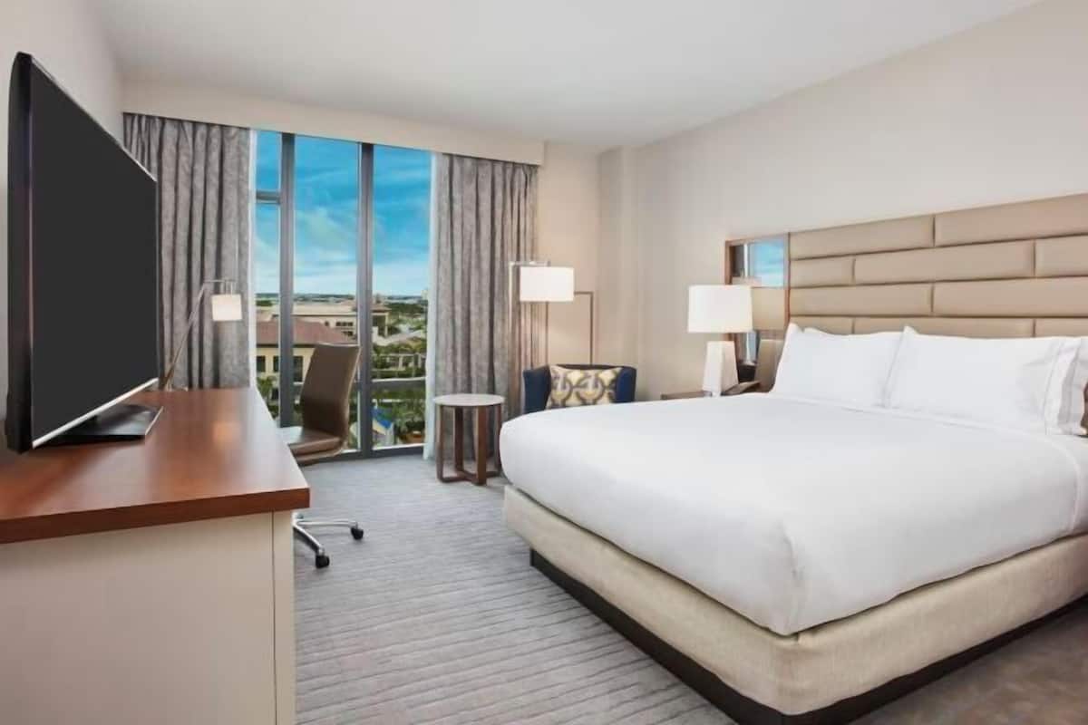 Premium bedding, in-room safe, desk, blackout curtains