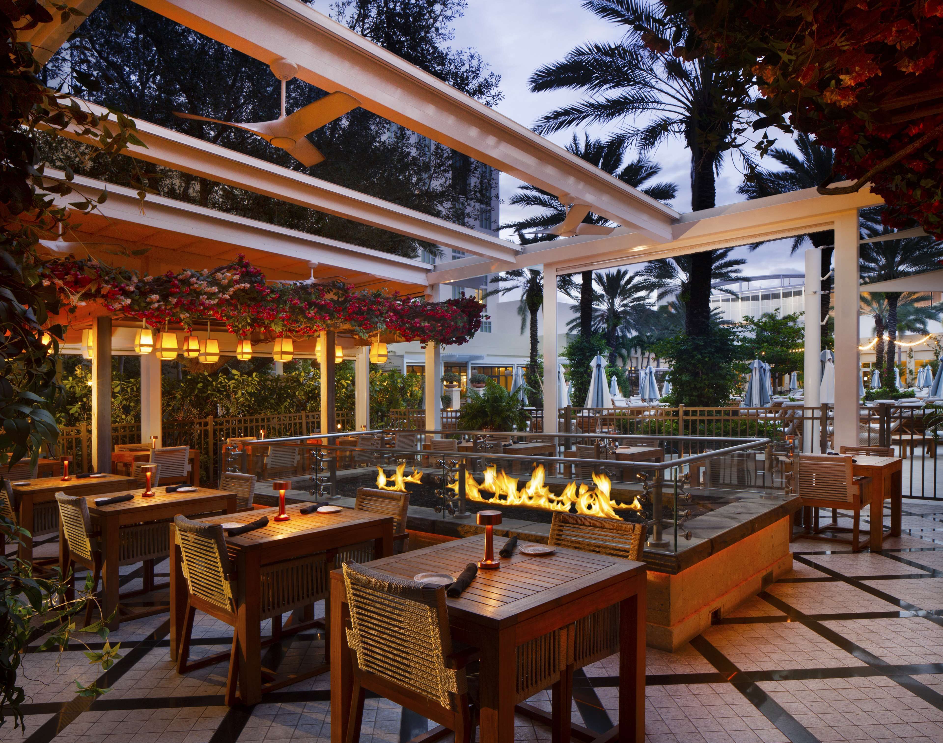 3 restaurants, breakfast, lunch, dinner served; international cuisine