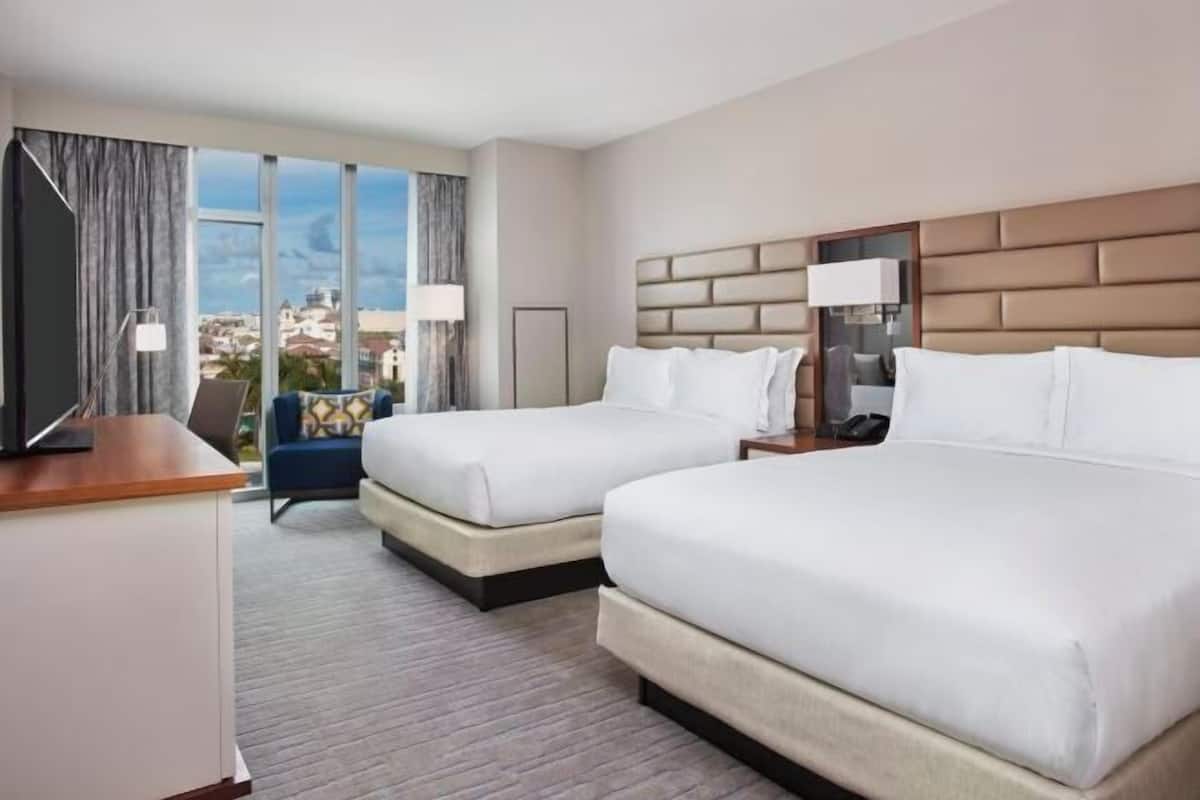 Premium bedding, in-room safe, desk, blackout curtains