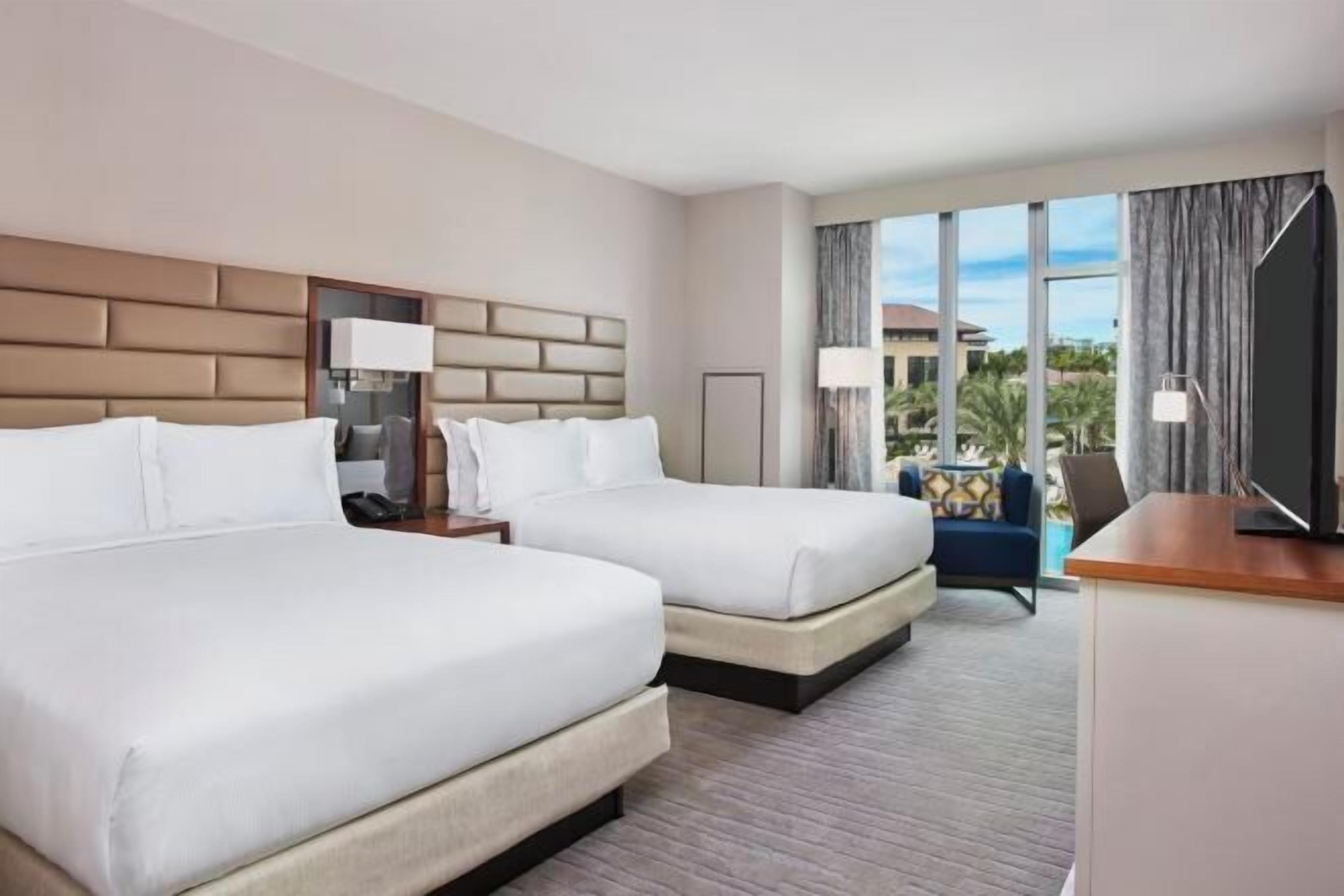 Premium bedding, in-room safe, desk, blackout drapes