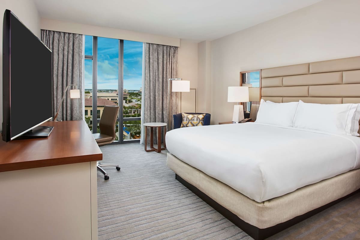 Premium bedding, in-room safe, desk, blackout drapes