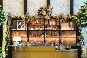 2 bares/lounges, saguão/lounge