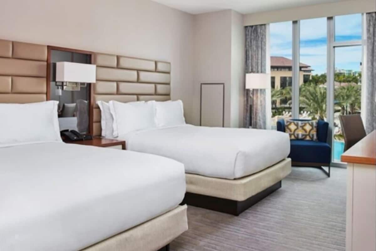 Premium bedding, in-room safe, desk, blackout drapes